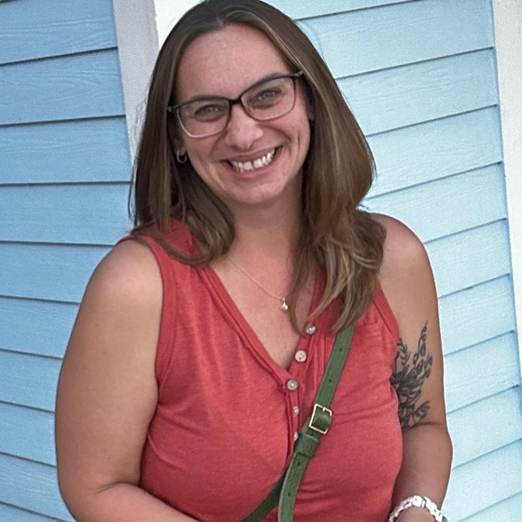 Meet your Posher, Michelle - Picture 2 of 2